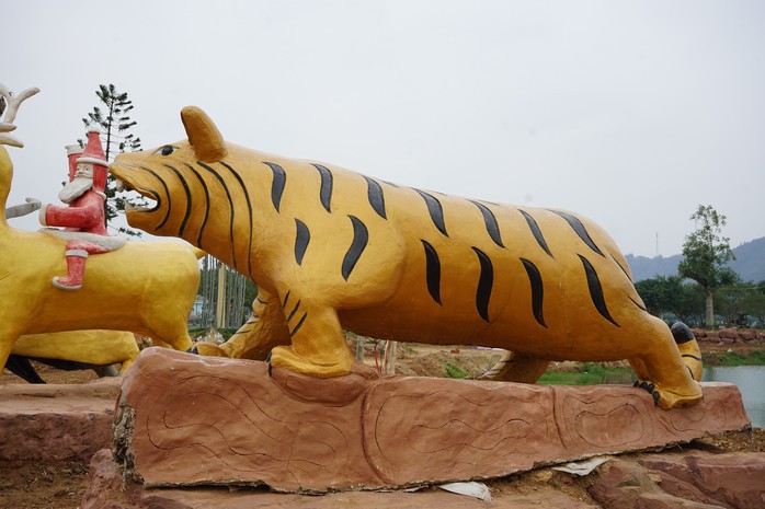 Linh vật rồng ở Thanh Hóa gây tranh cãi vì "trông ốm yếu, còi cọc"- Ảnh 10. Linh vật rồng ở Thanh Hóa gây tranh cãi vì "trông ốm yếu, còi cọc"- Ảnh 10.