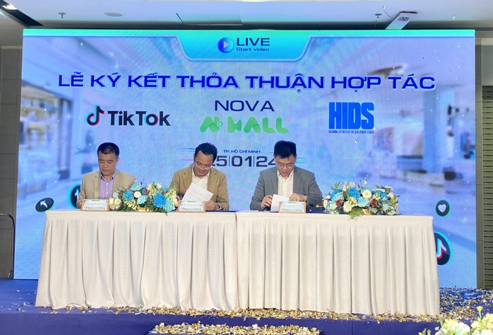 Kết nối các nguồn lực thông qua trung tâm livestream TP HCM- Ảnh 1. Kết nối các nguồn lực thông qua trung tâm livestream TP HCM- Ảnh 1.