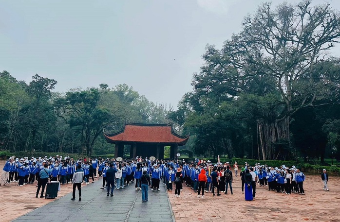 Du lịch Thanh Hóa phấn đấu đón 13,8 triệu lượt khách năm 2024- Ảnh 2. Du lịch Thanh Hóa phấn đấu đón 13,8 triệu lượt khách năm 2024- Ảnh 2.