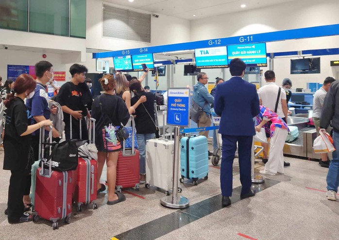 Tăng hàng trăm chuyến bay từ TP HCM, vé bay Tết đang "cạn" nhanh- Ảnh 1. Tăng hàng trăm chuyến bay từ TP HCM, vé bay Tết đang "cạn" nhanh- Ảnh 1.