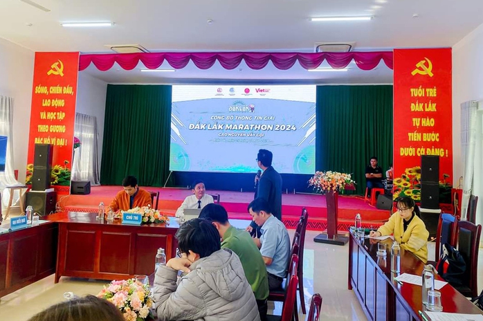 Đăk Lăk Marathon 2024 - Chạy giữa mênh mông đại ngàn- Ảnh 1. Đăk Lăk Marathon 2024 - Chạy giữa mênh mông đại ngàn- Ảnh 1.