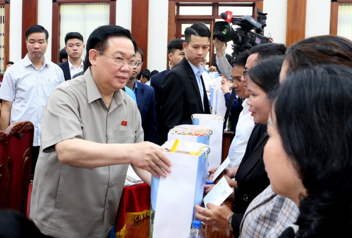 Chủ tịch Quốc hội Vương Đình Huệ: Mỗi hộ, cá nhân cần tiếp tục nỗ lực vươn lên thoát nghèo- Ảnh 1. Chủ tịch Quốc hội Vương Đình Huệ: Mỗi hộ, cá nhân cần tiếp tục nỗ lực vươn lên thoát nghèo- Ảnh 1.