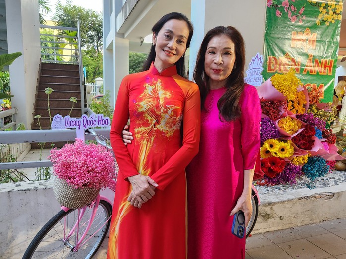 NSƯT Hạnh Thúy: "Không tin vào chuyện năm tuổi!"- Ảnh 3. NSƯT Hạnh Thúy: "Không tin vào chuyện năm tuổi!"- Ảnh 3.
