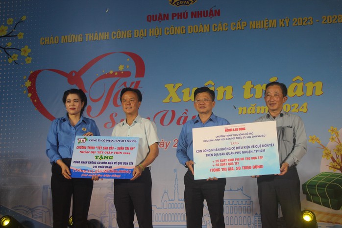 Tết đến với công nhân và con công nhân khó khăn- Ảnh 6. Tết đến với công nhân và con công nhân khó khăn- Ảnh 6.
