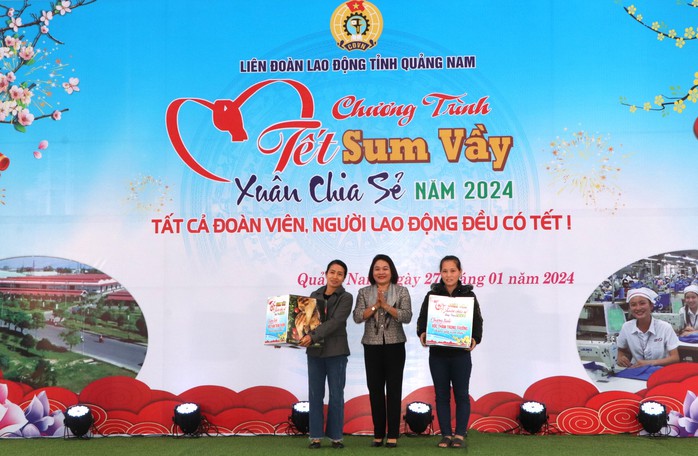 Công đoàn Quảng Nam dành 8 tỉ đồng tặng quà Tết cho hơn 14.500 đoàn viên, lao động- Ảnh 8. Công đoàn Quảng Nam dành 8 tỉ đồng tặng quà Tết cho hơn 14.500 đoàn viên, lao động- Ảnh 8.