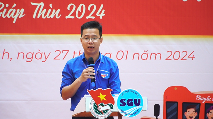 Ấm áp chuyến xe đoàn viên đưa sinh viên về quê vui Tết- Ảnh 9. Ấm áp chuyến xe đoàn viên đưa sinh viên về quê vui Tết- Ảnh 9.