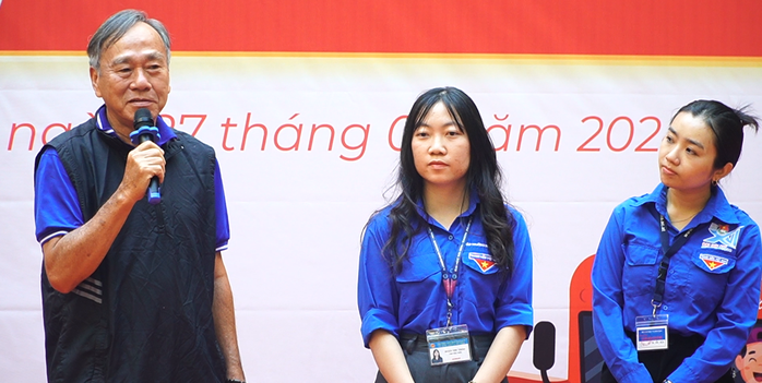 Ấm áp chuyến xe đoàn viên đưa sinh viên về quê vui Tết- Ảnh 11. Ấm áp chuyến xe đoàn viên đưa sinh viên về quê vui Tết- Ảnh 11.