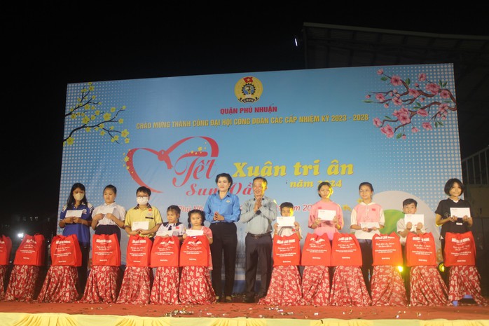 Tết đến với công nhân và con công nhân khó khăn- Ảnh 8. Tết đến với công nhân và con công nhân khó khăn- Ảnh 8.