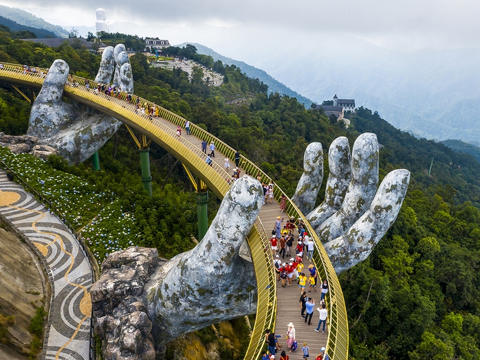 Đà Nẵng có xe buýt từ sân bay đi Bà Nà Hills- Ảnh 1. Đà Nẵng có xe buýt từ sân bay đi Bà Nà Hills- Ảnh 1.