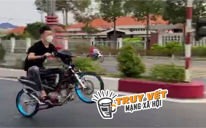 Xử lý nghiêm thanh niên “biểu diễn” xe máy chạy 1 bánh- Ảnh 1. Xử lý nghiêm thanh niên “biểu diễn” xe máy chạy 1 bánh- Ảnh 1.