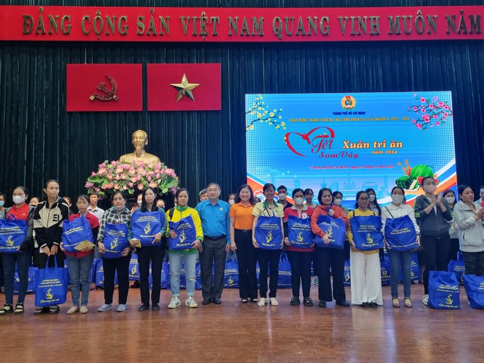 Tết đến gần với đoàn viên - lao động khó khăn- Ảnh 5. Tết đến gần với đoàn viên - lao động khó khăn- Ảnh 5.