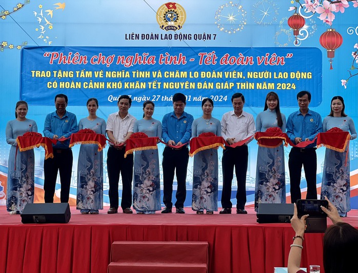 Tết đến gần với đoàn viên - lao động khó khăn- Ảnh 1. Tết đến gần với đoàn viên - lao động khó khăn- Ảnh 1.
