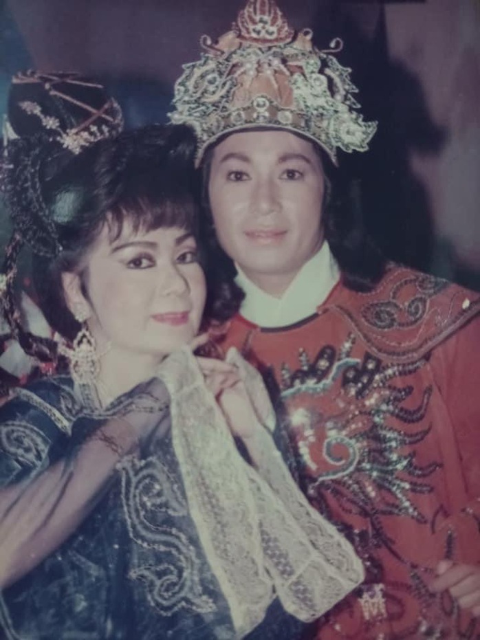 Nghệ sĩ Kiều Tiên khoe ảnh xưa của "Hoàng tử sân khấu" Minh Phụng- Ảnh 3. Nghệ sĩ Kiều Tiên khoe ảnh xưa của "Hoàng tử sân khấu" Minh Phụng- Ảnh 3.
