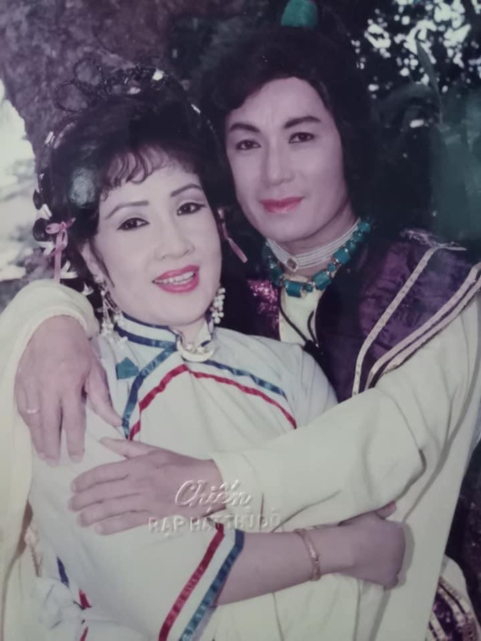Nghệ sĩ Kiều Tiên khoe ảnh xưa của "Hoàng tử sân khấu" Minh Phụng- Ảnh 2. Nghệ sĩ Kiều Tiên khoe ảnh xưa của "Hoàng tử sân khấu" Minh Phụng- Ảnh 2.