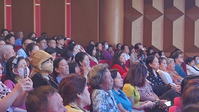Cháu đời thứ 6 Tổng đốc Võ Duy Ninh tặng tư liệu quý cho vở "Khúc tráng ca thành Gia Định"- Ảnh 2. Cháu đời thứ 6 Tổng đốc Võ Duy Ninh tặng tư liệu quý cho vở "Khúc tráng ca thành Gia Định"- Ảnh 2.