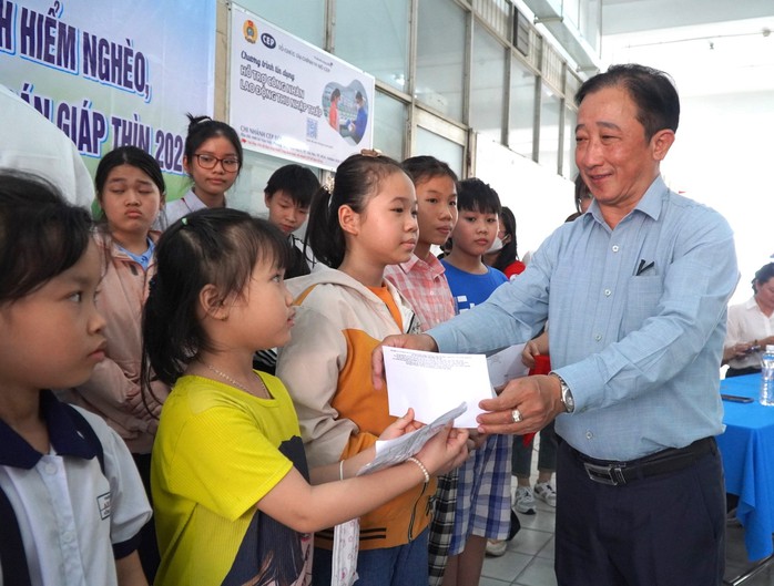 Tết đến với công nhân và con công nhân khó khăn- Ảnh 3. Tết đến với công nhân và con công nhân khó khăn- Ảnh 3.