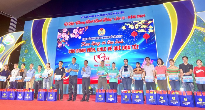 Buổi tối nhộn nhịp, nghĩa tình ở Tân Uyên
- Ảnh 4. Buổi tối nhộn nhịp, nghĩa tình ở Tân Uyên
- Ảnh 4.