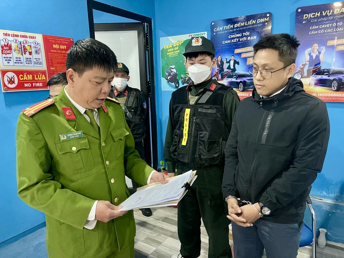 Bắt giữ nhóm cho vay lãi nặng chuyên gắn thiết bị theo dõi người vay- Ảnh 1. Bắt giữ nhóm cho vay lãi nặng chuyên gắn thiết bị theo dõi người vay- Ảnh 1.