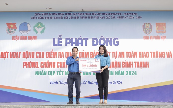 Mỗi phường một tuyến "Đường cờ Tổ quốc"- Ảnh 2. Mỗi phường một tuyến "Đường cờ Tổ quốc"- Ảnh 2.