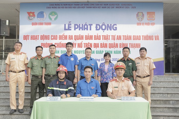 Mỗi phường một tuyến "Đường cờ Tổ quốc"- Ảnh 1. Mỗi phường một tuyến "Đường cờ Tổ quốc"- Ảnh 1.