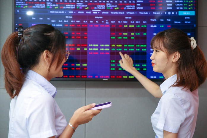 Thị trường chứng khoán được dự báo sẽ khởi sắc trong thời gian tới Ảnh: HOÀNG TRIỀU Thị trường chứng khoán được dự báo sẽ khởi sắc trong thời gian tới Ảnh: HOÀNG TRIỀU