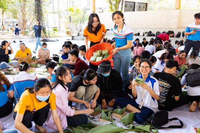 Những chuyến xe đưa 1.100 sinh viên sum họp cùng gia đình- Ảnh 4. Những chuyến xe đưa 1.100 sinh viên sum họp cùng gia đình- Ảnh 4.