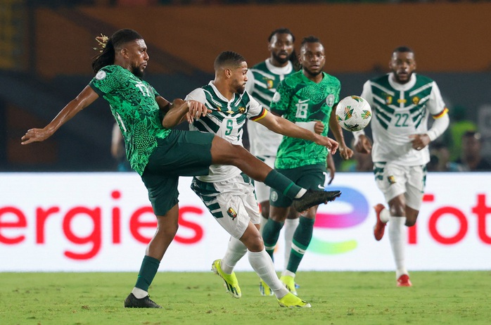 Em họ Onana gây thảm họa, Cameroon thua sốc ở đại chiến trước Nigeria- Ảnh 1. Em họ Onana gây thảm họa, Cameroon thua sốc ở đại chiến trước Nigeria- Ảnh 1.