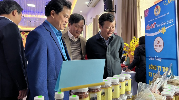 Công nhân, người lao động háo hức đi "Chợ tết Công đoàn"- Ảnh 3. Công nhân, người lao động háo hức đi "Chợ tết Công đoàn"- Ảnh 3.