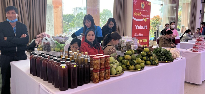Công nhân, người lao động háo hức đi "Chợ tết Công đoàn"- Ảnh 2. Công nhân, người lao động háo hức đi "Chợ tết Công đoàn"- Ảnh 2.