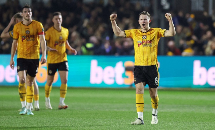 Man United giật mình với Newport County, Liverpool "ra oai" vòng 4 FA Cup- Ảnh 2. Man United giật mình với Newport County, Liverpool "ra oai" vòng 4 FA Cup- Ảnh 2.