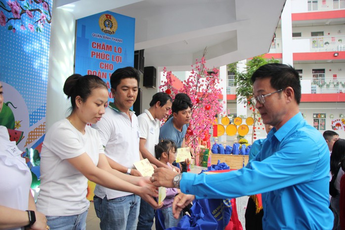 Lao động khắp nơi rộn ràng vui Tết- Ảnh 9. Lao động khắp nơi rộn ràng vui Tết- Ảnh 9.