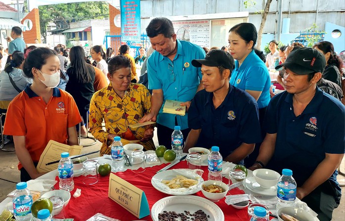 Lao động khắp nơi rộn ràng vui Tết- Ảnh 1. Lao động khắp nơi rộn ràng vui Tết- Ảnh 1.