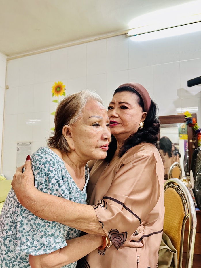 Nghệ sĩ Hồng Nga bị lẫn nhưng không quên ký ức đời "gạo chợ nước sông"- Ảnh 1. Nghệ sĩ Hồng Nga bị lẫn nhưng không quên ký ức đời "gạo chợ nước sông"- Ảnh 1.