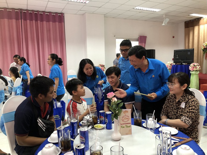 Lao động khắp nơi rộn ràng vui Tết- Ảnh 10. Lao động khắp nơi rộn ràng vui Tết- Ảnh 10.