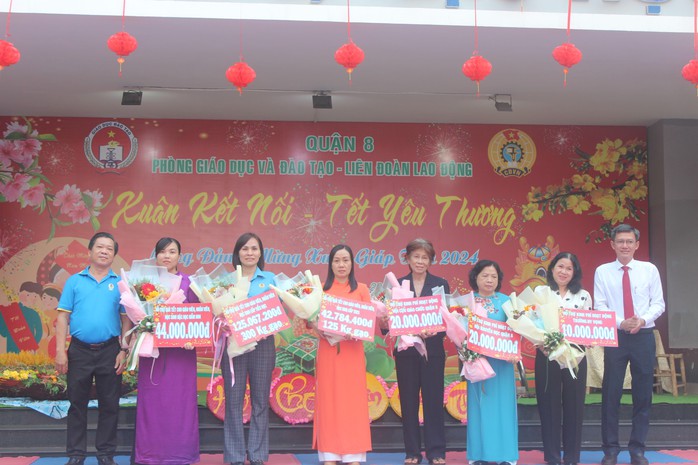 Lao động khắp nơi rộn ràng vui Tết- Ảnh 5. Lao động khắp nơi rộn ràng vui Tết- Ảnh 5.