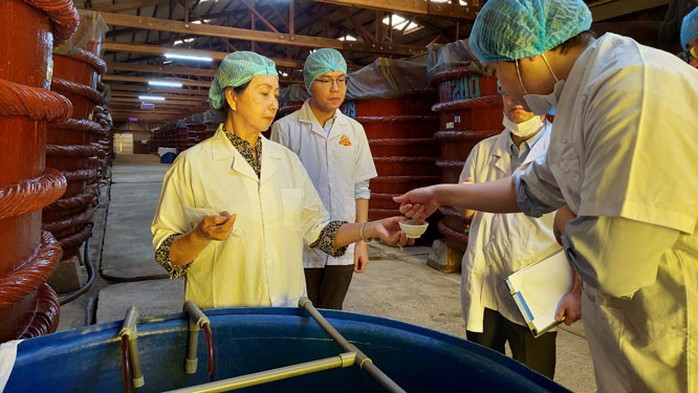 Quy trình sản xuất nước mắm Phú Quốc rất khắt khe, kỳ công