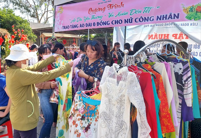 Lao động khắp nơi rộn ràng vui Tết- Ảnh 2. Lao động khắp nơi rộn ràng vui Tết- Ảnh 2.