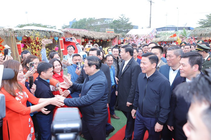 Thủ tướng tặng quà Tết gia đình chính sách, công nhân, người lao động tại Thanh Hóa- Ảnh 1. Thủ tướng tặng quà Tết gia đình chính sách, công nhân, người lao động tại Thanh Hóa- Ảnh 1.