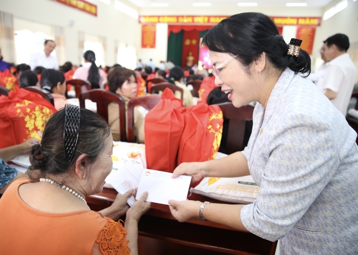 Bí thư Thành ủy TP HCM Nguyễn Văn Nên chúc Tết tại Tây Ninh- Ảnh 7.