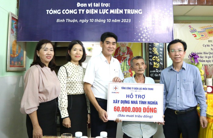 Năm 2024, EVNCPC tiếp tục hỗ trợ xây dựng 70 căn nhà tình nghĩa- Ảnh 1. Năm 2024, EVNCPC tiếp tục hỗ trợ xây dựng 70 căn nhà tình nghĩa- Ảnh 1.