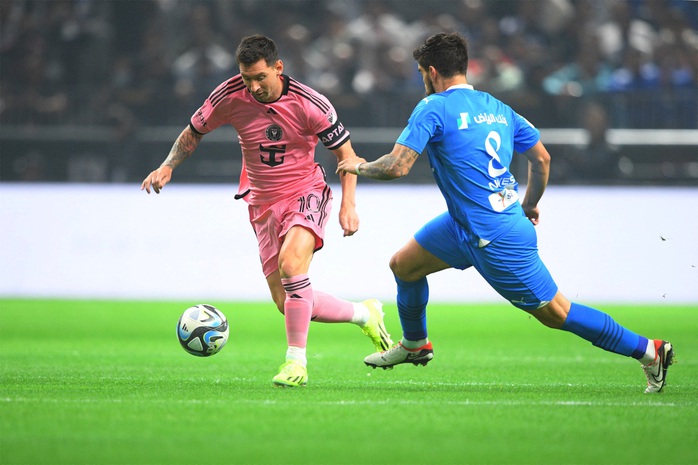 Đội bóng của Messi thua sát nút đội đầu bảng Saudi Pro League- Ảnh 1. Đội bóng của Messi thua sát nút đội đầu bảng Saudi Pro League- Ảnh 1.