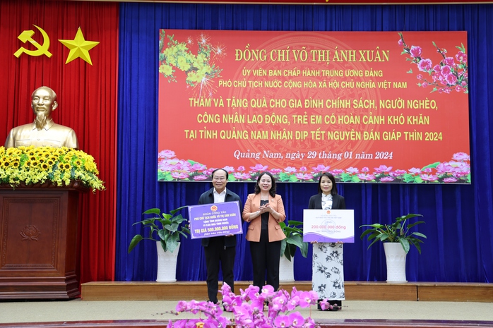 Phó Chủ tịch nước tặng quà Tết tại Quảng Nam- Ảnh 3. Phó Chủ tịch nước tặng quà Tết tại Quảng Nam- Ảnh 3.