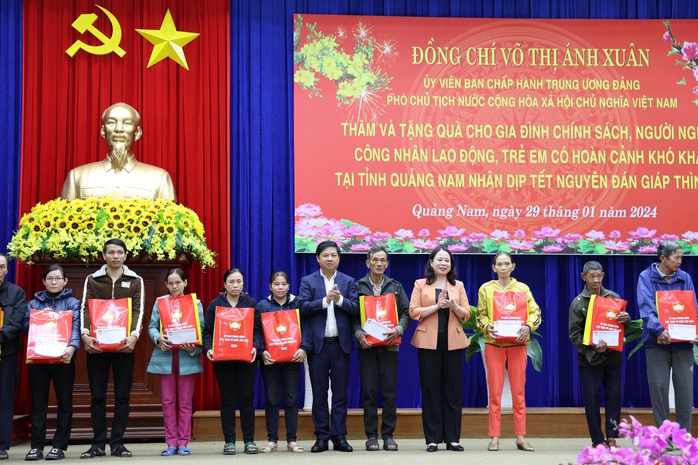 Phó Chủ tịch nước tặng quà Tết tại Quảng Nam- Ảnh 1. Phó Chủ tịch nước tặng quà Tết tại Quảng Nam- Ảnh 1.