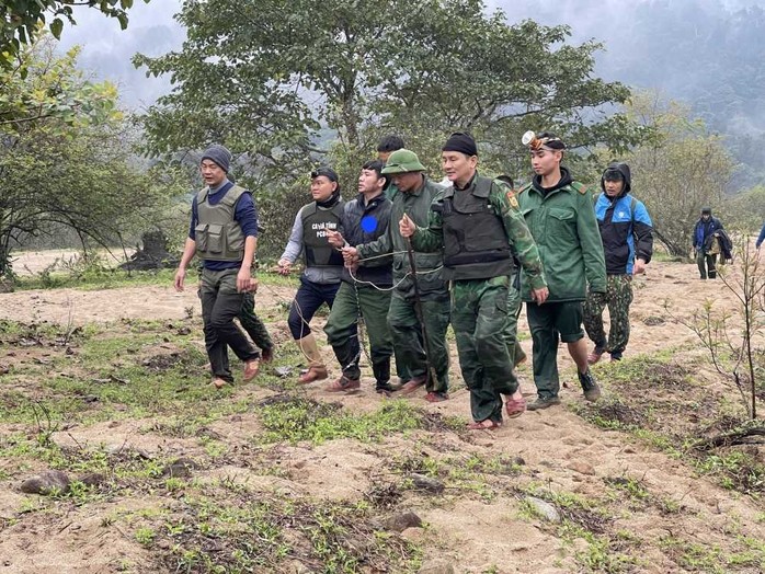 Công an Hà Tĩnh đã bắt được đối tượng giết người đặc biệt nguy hiểm- Ảnh 4. Công an Hà Tĩnh đã bắt được đối tượng giết người đặc biệt nguy hiểm- Ảnh 4.