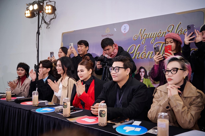 300 người mẫu casting cho show "Nguyện ước chốn thiêng" dưới cái lạnh "thấu xương"- Ảnh 2. 300 người mẫu casting cho show "Nguyện ước chốn thiêng" dưới cái lạnh "thấu xương"- Ảnh 2.