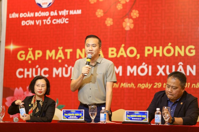 Ông Troussier có một năm để hoàn thành nhiệm vụ được giao- Ảnh 1. Ông Troussier có một năm để hoàn thành nhiệm vụ được giao- Ảnh 1.