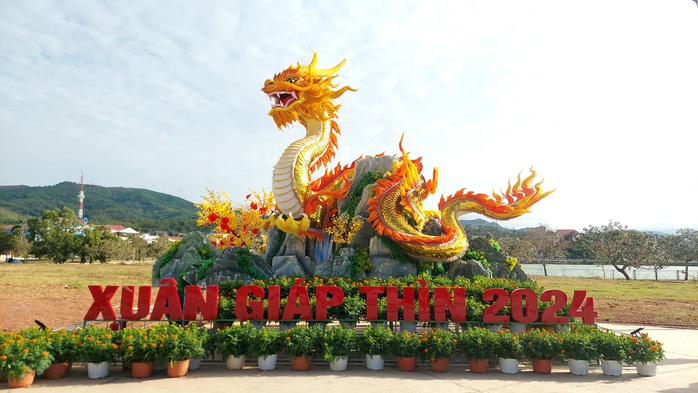 Linh vật rồng vừa được đặt ở Công viên Lao Bảo đã nhận được nhiều lời khen- Ảnh 1. Linh vật rồng vừa được đặt ở Công viên Lao Bảo đã nhận được nhiều lời khen- Ảnh 1.