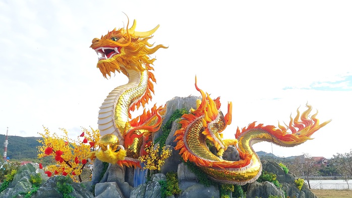 Linh vật rồng vừa được đặt ở Công viên Lao Bảo đã nhận được nhiều lời khen- Ảnh 2. Linh vật rồng vừa được đặt ở Công viên Lao Bảo đã nhận được nhiều lời khen- Ảnh 2.