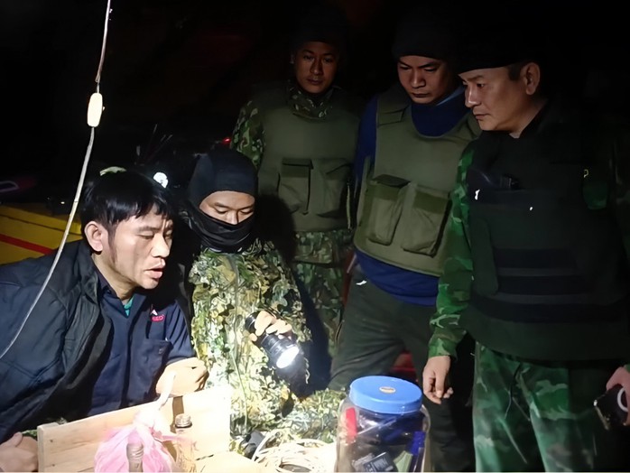 Công an Hà Tĩnh đã bắt được đối tượng giết người đặc biệt nguy hiểm- Ảnh 3. Công an Hà Tĩnh đã bắt được đối tượng giết người đặc biệt nguy hiểm- Ảnh 3.