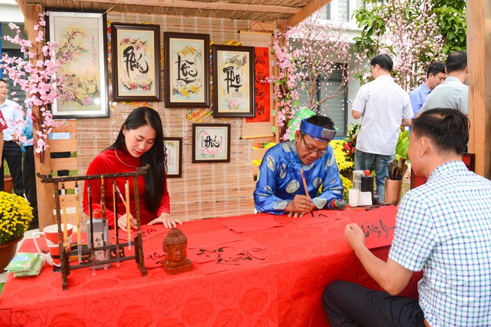 Tổng công ty Khánh Việt tổ chức “Tết sum vầy – Xuân chia sẻ”
- Ảnh 2. Tổng công ty Khánh Việt tổ chức “Tết sum vầy – Xuân chia sẻ”
- Ảnh 2.